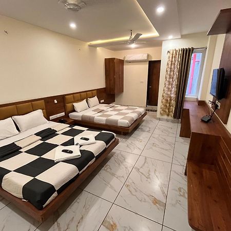 Hotel Prakasham Ujjain Exteriör bild